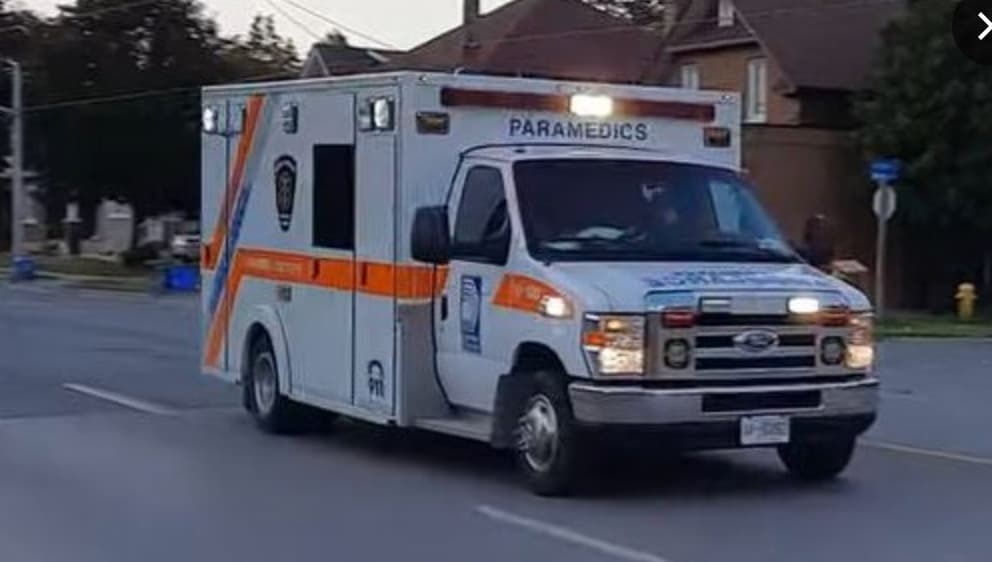 Paramedic field practice or ambulance service image.